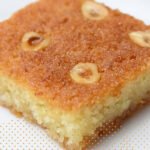 طريقة عمل البسبوسة العادية الهشة بالزبادي