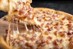 Read more about the article طريقة عمل عجينة البيتزا الهشة